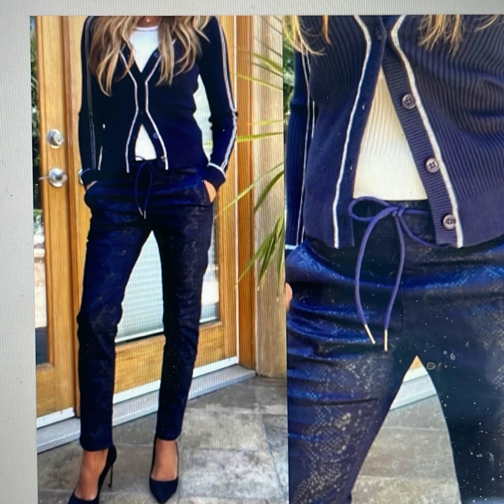Bevy Flog Blue Python